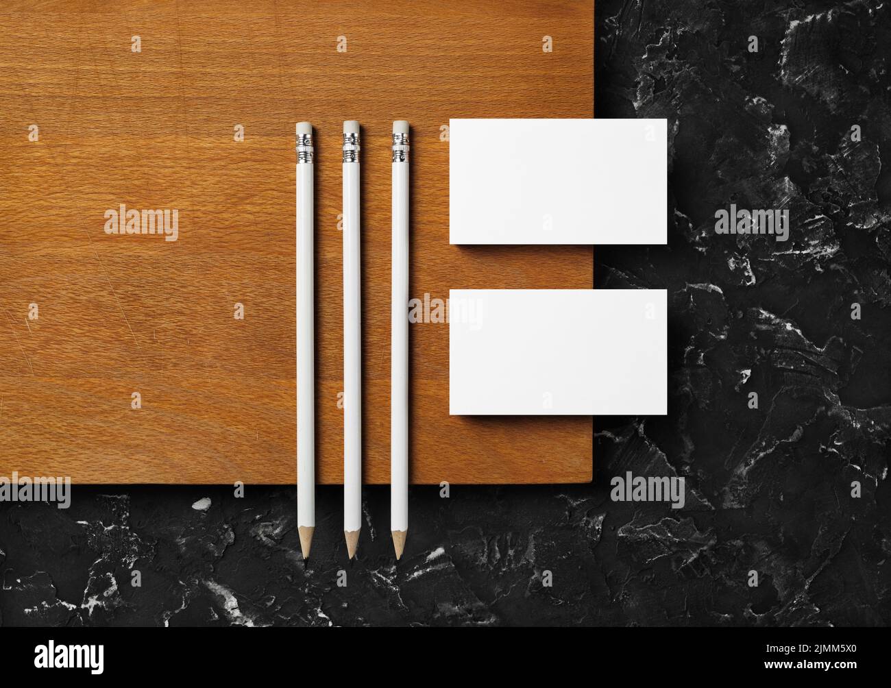 Biglietti da visita e matite Foto Stock