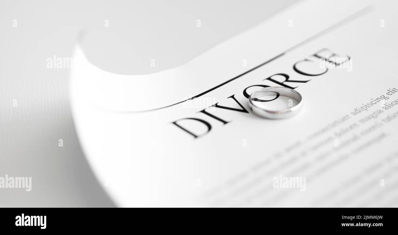 Contratto di divorzio con anelli Foto Stock
