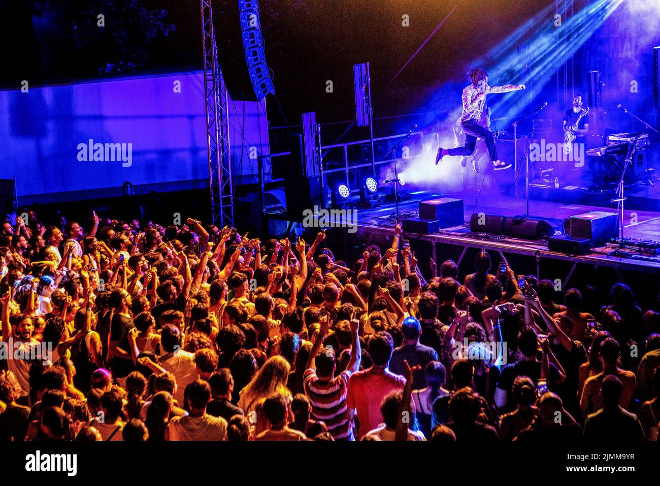 Montalto delle Marche, Italia. 06th ago 2022. Nel concerto dal vivo si esibisce l'Aimone Romizi della band rock italiana alternativa Fast Animals and Slow Kids. Credit: SOPA Images Limited/Alamy Live News Foto Stock