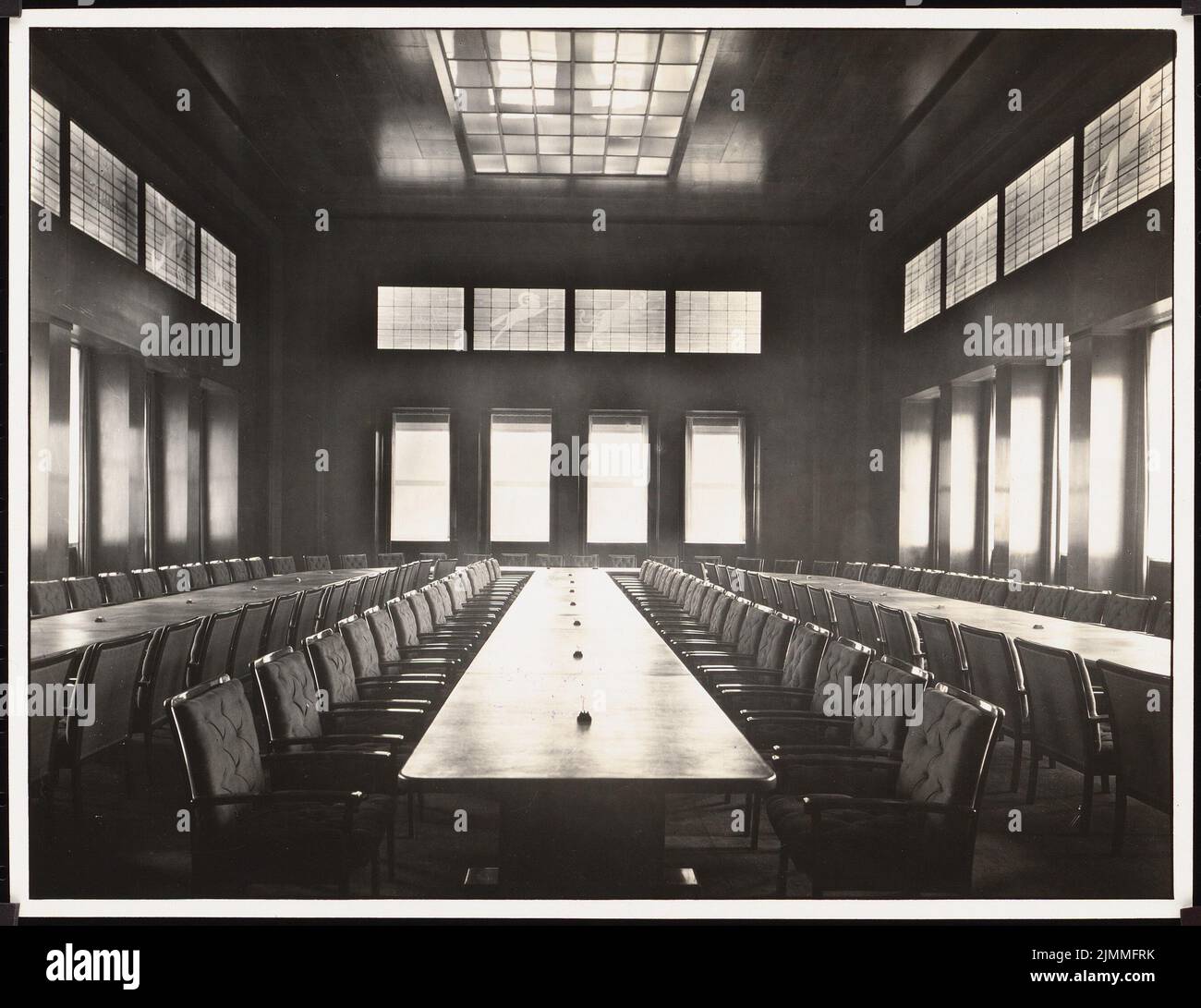 Poelzig Hans (1869-1936), I.G.-Colors a Francoforte sul meno. Edificio amministrativo (1928-1928): Hall. Foto su carta, 17,6 x 22,8 cm (inclusi i bordi di scansione) Foto Stock