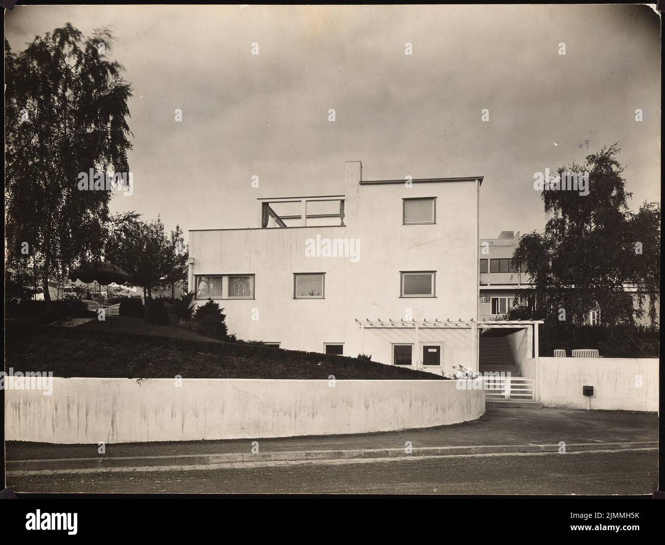 Poelzig Hans (1869-1936), mostra Werkbund Stoccarda-Weißenhof. Casa singola famiglia tipo C 7 (1927): Vista dall'esterno lato strada. Foto su carta, 17,3 x 23,1 cm (inclusi i bordi di scansione) Foto Stock