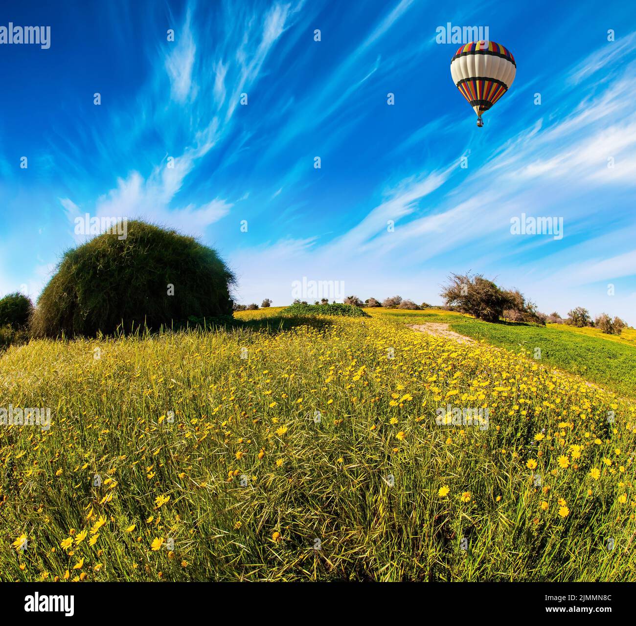 Cielo blu e nuvole di sorgente luminosa Foto Stock