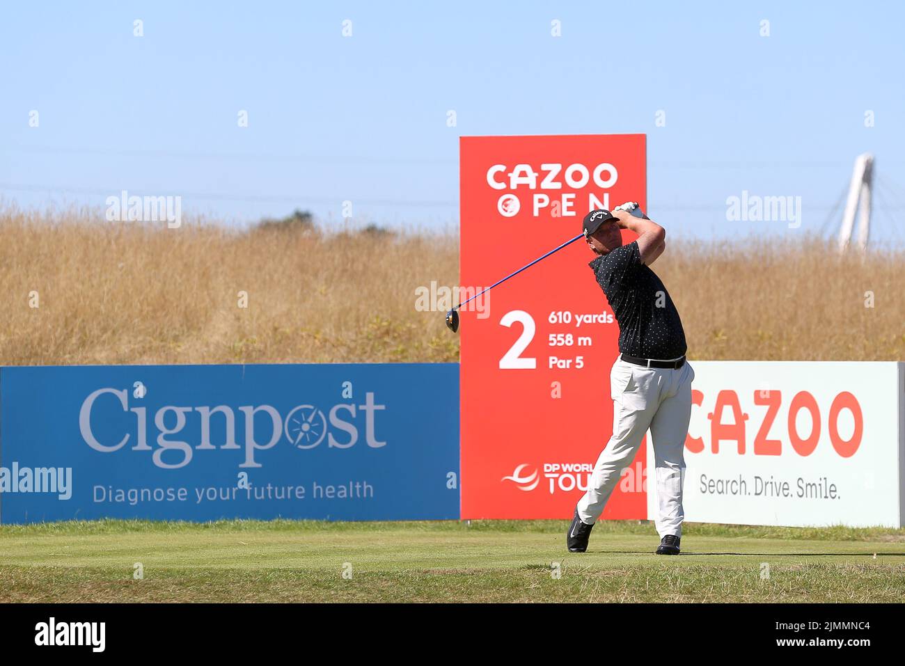 Il Callum Shinkwin d'Inghilterra si sfila alla 2nd buche durante il quarto giorno del Cazoo Wales Open al Celtic Manor Resort di Newport, Galles. Data foto: Domenica 7 agosto 2022. Foto Stock