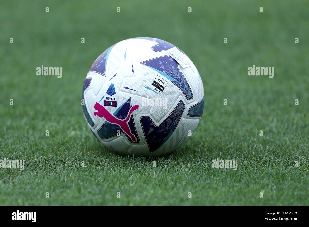 Partita ufficiale Italian Serie A Ball, Puma Orbita, durante la Coppa Italia tra Torino FC e Palermo FC allo Stadio Olimpico il 6 agosto 2022 a Torino. Foto Stock
