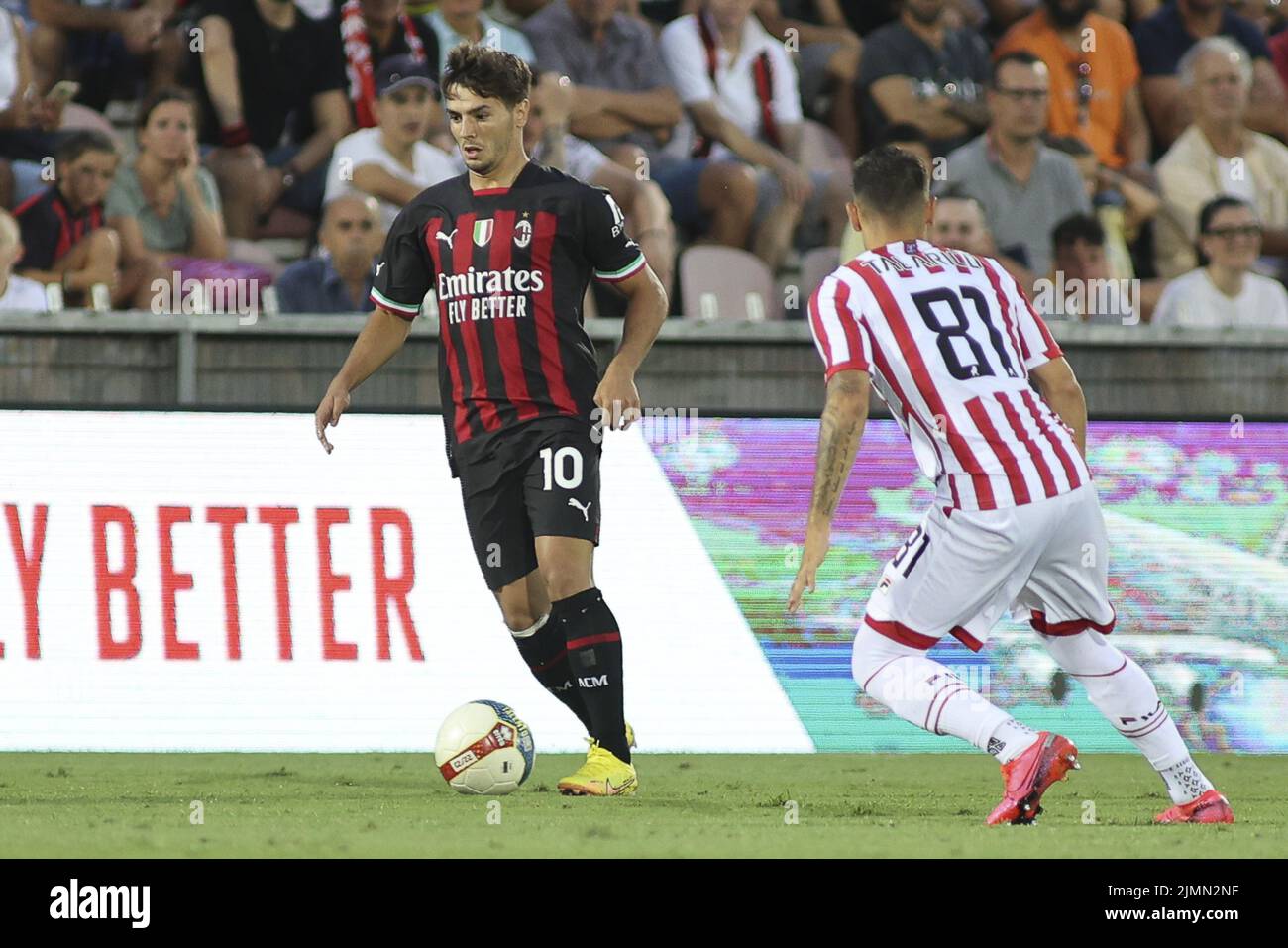 Brahim Diaz di AC Milan gioca la palla durante LR Vicenza vs AC Milan, frenatamente partita pre-stagione Serie A Tim 2022-23, allo stadio Romeo denti di Vicenza (. Foto Stock