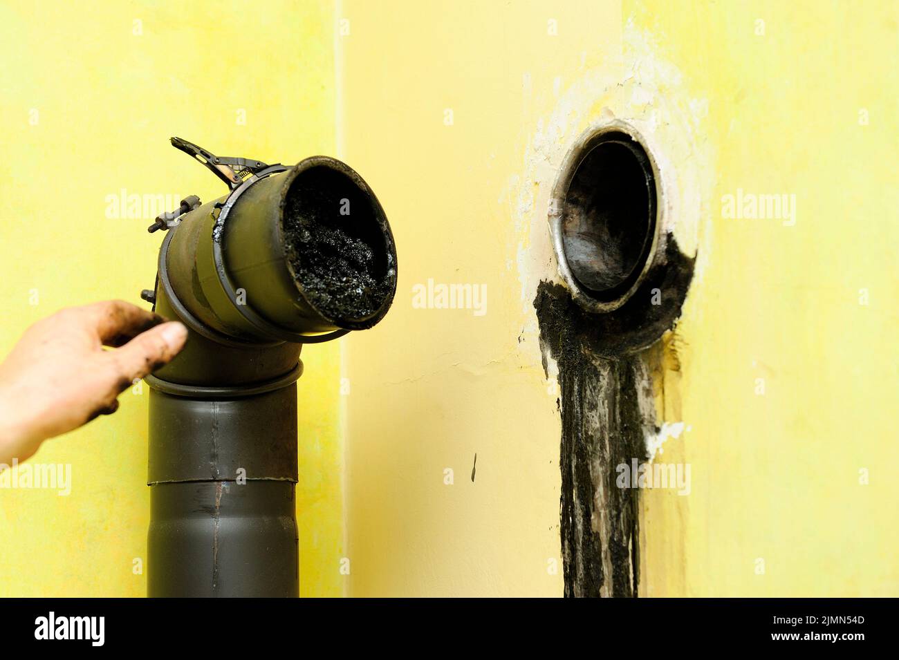 forno, flue, sedimento, combustione, carbonizzazione, gas di scarico, pulizia, riscaldamento, carbone, inquinamento, crisi energetica, affari, Foto Stock