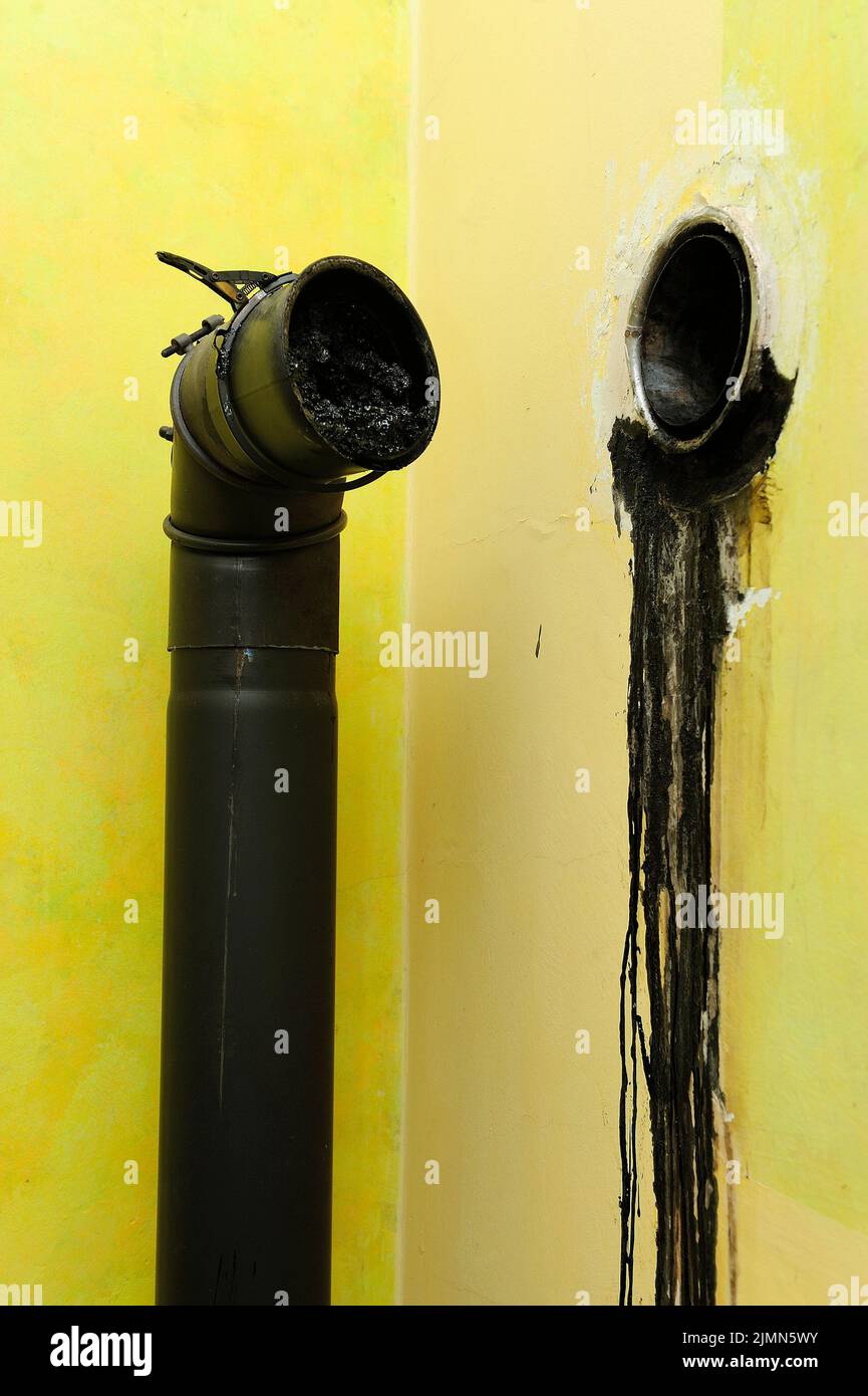 forno, flue, sedimento, combustione, carbonizzazione, gas di scarico, pulizia, riscaldamento, carbone, inquinamento, crisi energetica, affari, Foto Stock
