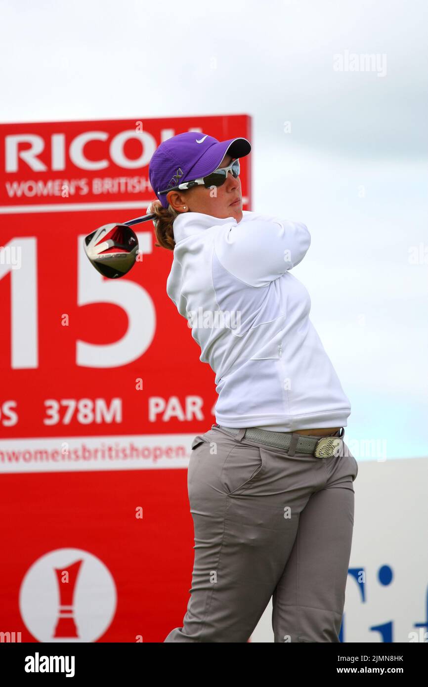 Ashleigh Buhai del Sudafrica in 15th buche durante il round finale di 2013 Ricoh Women's British Open tenutosi a St Andrews Old Course il 3 luglio Foto Stock