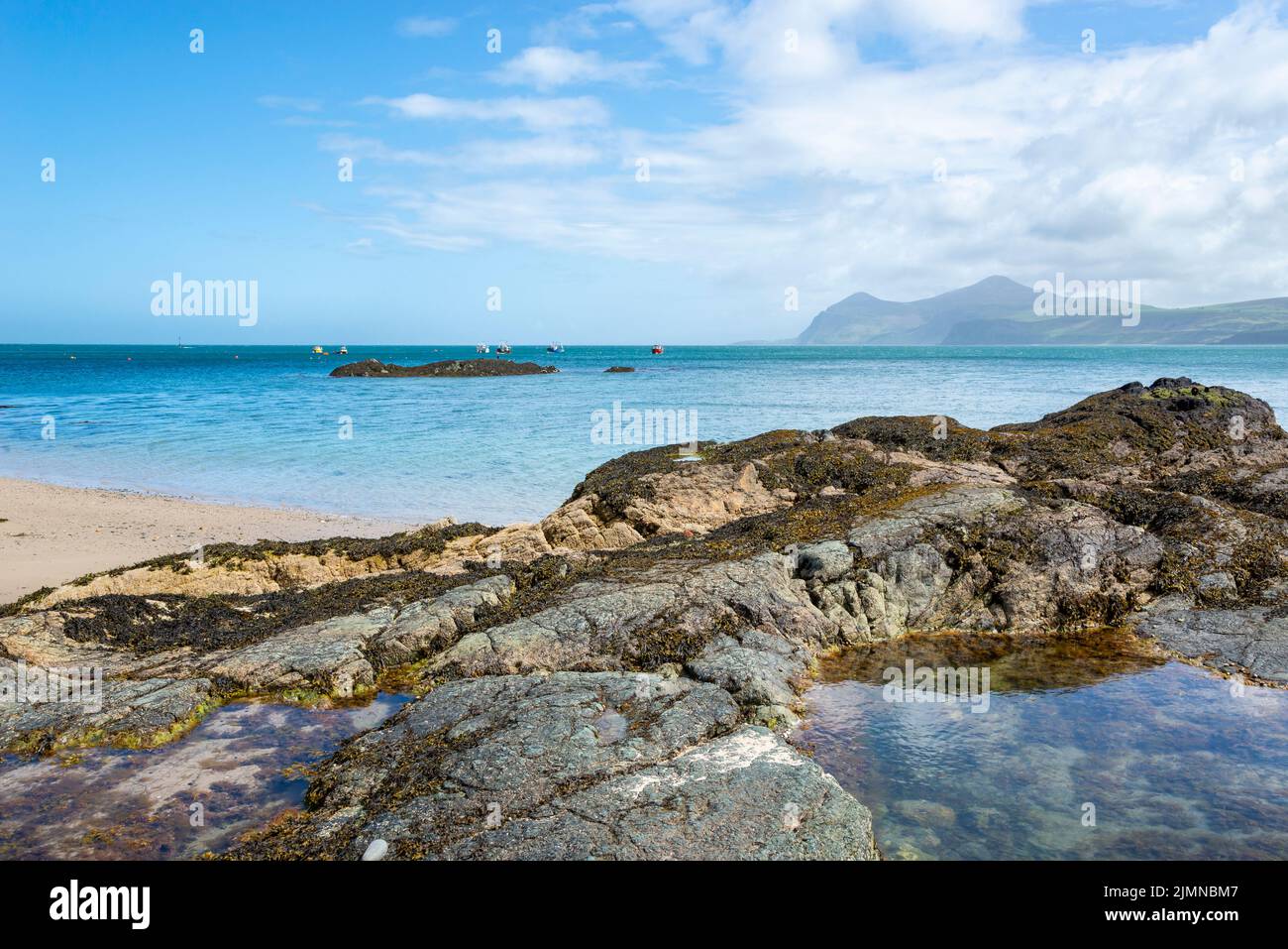 Vista sul mare dalla spiaggia di Porthdinllaen vicino a Morfa Nefyn, penisola di Lleyn, Galles del Nord. Foto Stock