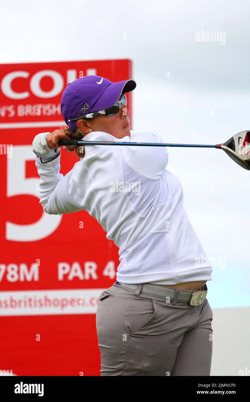 Ashleigh Buhai del Sudafrica in 15th buche durante il round finale di 2013 Ricoh Women's British Open tenutosi a St Andrews Old Course il 3 luglio Foto Stock