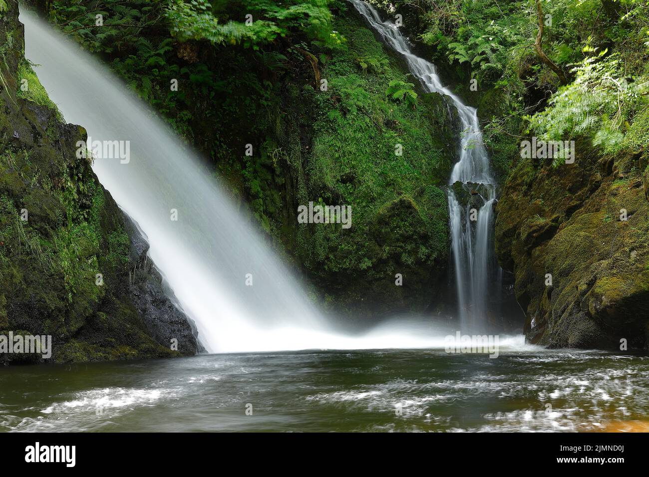 Cascata Ceunant Mawr ai piedi di Snowdon Mountain a Llanberis, Galles del Nord, Regno Unito Foto Stock