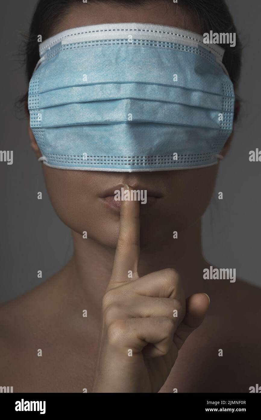 Concetti di teoria della cospirazione o disinformazione sulla pandemia di Covid-19. Foto Stock