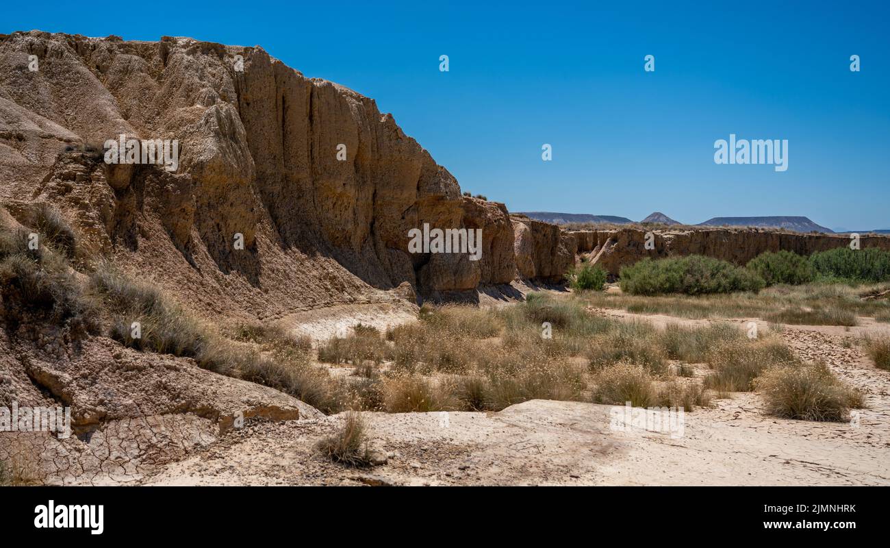 Una regione naturale semi-desertica o terre che compongono argilla, gesso e arenaria, Bardenas Reales, Navarra Spagna Foto Stock