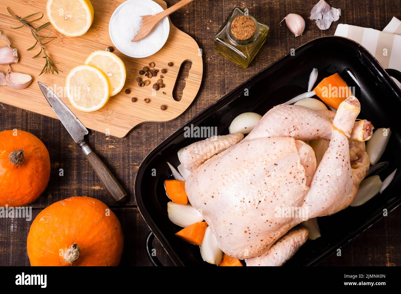 Piatto di pollo con fettine di limone per il ringraziamento Foto Stock