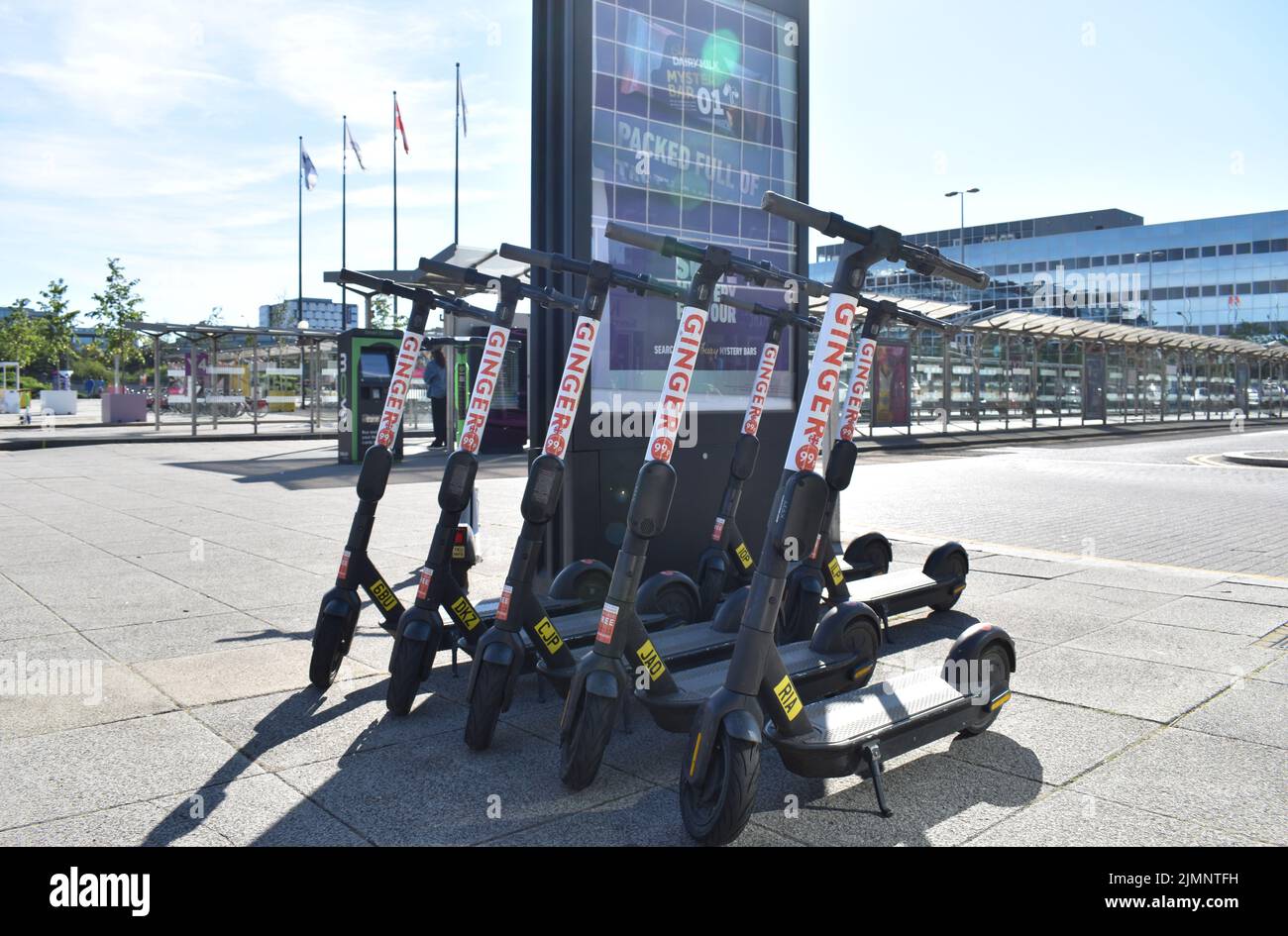 Ginger eScooters a Station Square, Milton Keynes. Foto Stock