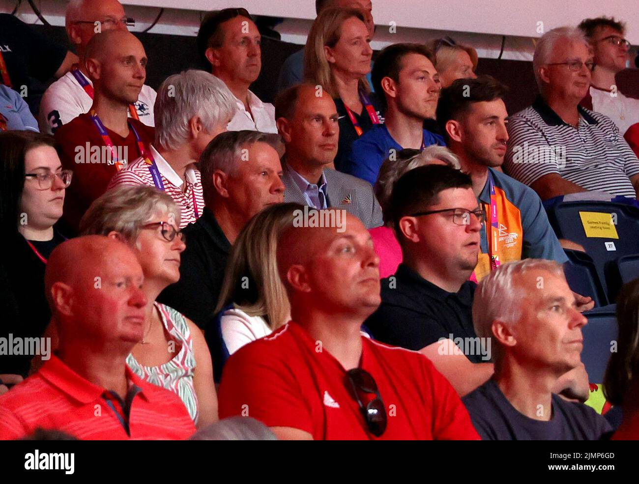 Il Conte del Wessex guarda l'azione tra Adrian Waller e Daryl Selby dell'Inghilterra e Greg Lobban e Rory Stewart della Scozia durante la semifinale Men's Doubles presso l'Università di Birmingham Hockey e Squash Center il giorno dieci dei Giochi del Commonwealth 2022 a Birmingham. Data foto: Domenica 7 agosto 2022. Foto Stock