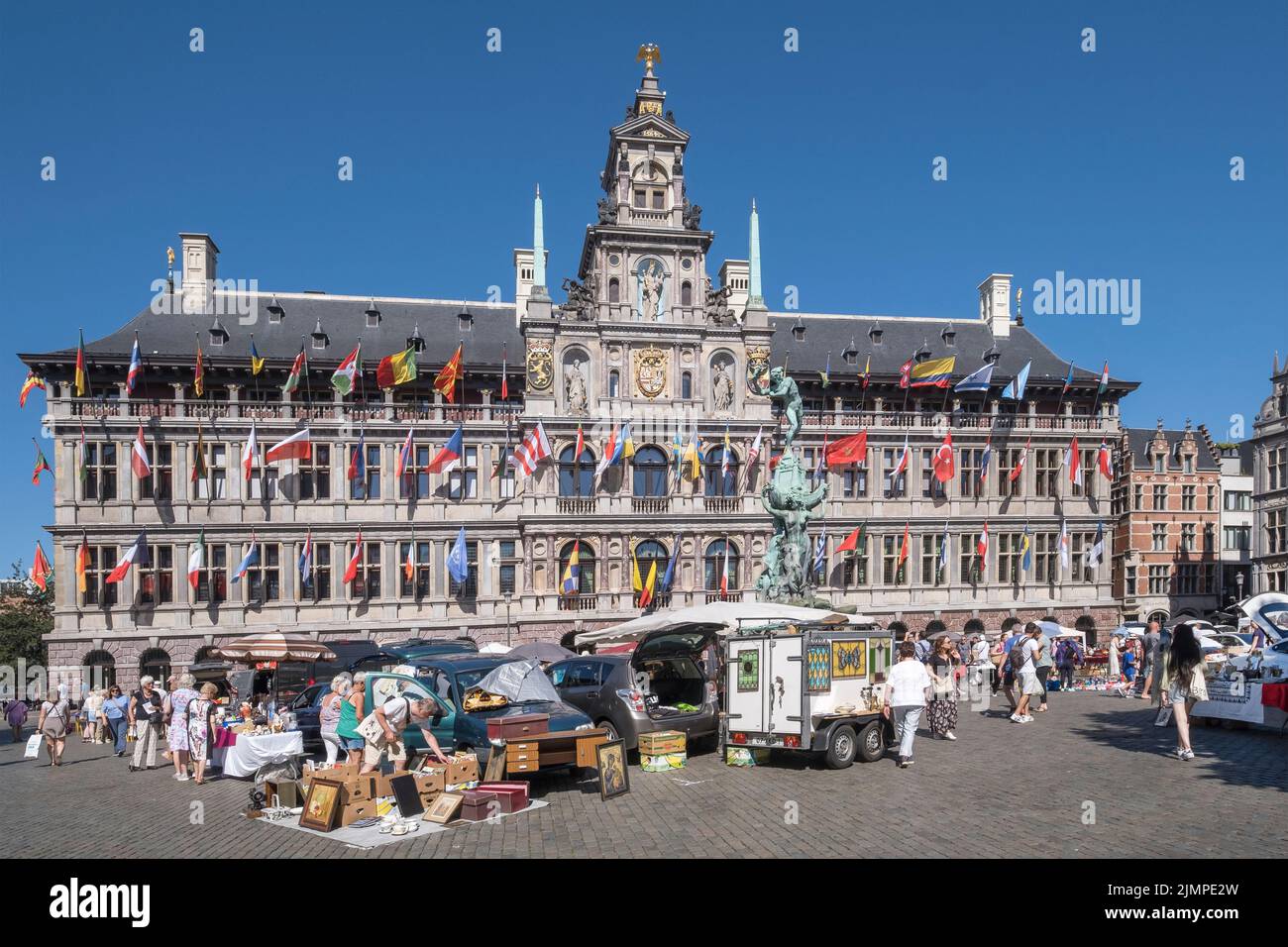 Flohmarkt auf dem ãGrote MarktÒ | mercato delle pulci al 'Grote Markt Foto Stock