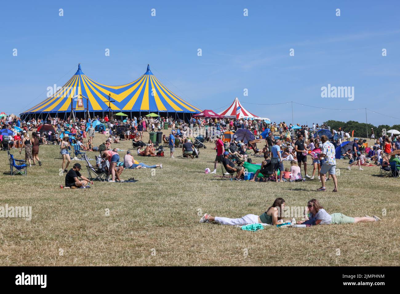 Chew Valley, Somerset, Regno Unito. 6th agosto 2022, Chew Valley, Somerset. Valley Fest è il festival musicale più gustoso del sud-ovest. Il fine settimana è apprezzato anche per la sua atmosfera familiare, perfetta per i festeggiatori per la prima volta e per gruppi di tutte le età. In mostra la scena musicale dal vivo di Bristol e i raffinati produttori di cibo locale, l'evento si svolge ogni estate per quattro giorni. Credit: Casper Farrell Photography/Alamy Live News Foto Stock