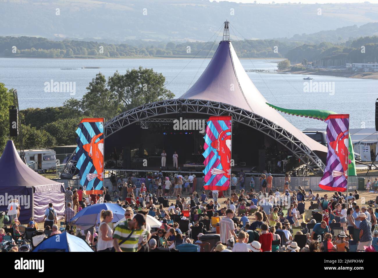 Chew Valley, Somerset, Regno Unito. 6th agosto 2022, Chew Valley, Somerset. Valley Fest è il festival musicale più gustoso del sud-ovest. Il fine settimana è apprezzato anche per la sua atmosfera familiare, perfetta per i festeggiatori per la prima volta e per gruppi di tutte le età. In mostra la scena musicale dal vivo di Bristol e i raffinati produttori di cibo locale, l'evento si svolge ogni estate per quattro giorni. Credit: Casper Farrell Photography/Alamy Live News Foto Stock