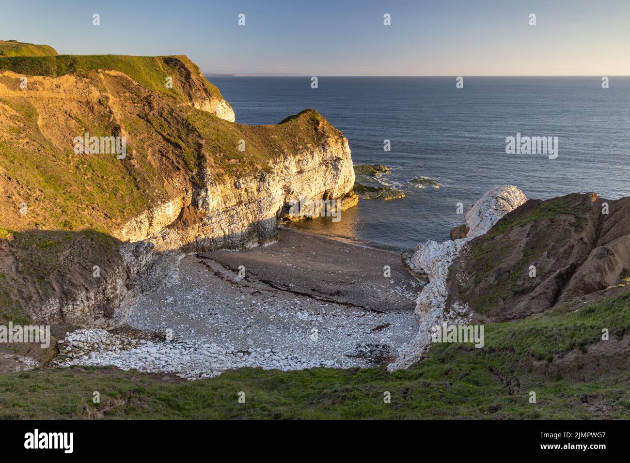 Little Thornwick Bay è una deliziosa piccola baia situata sulla East Yorkshire Coast a Flamborough Head vicino a Bridlington, Inghilterra, Regno Unito Foto Stock