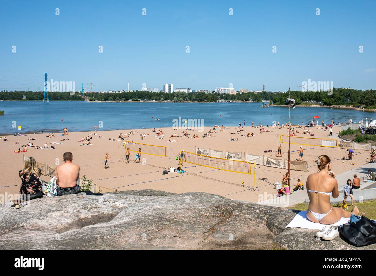 Spiaggia di Hietaniemi con campi da Beach volley a Helsinki, Finlandia Foto Stock