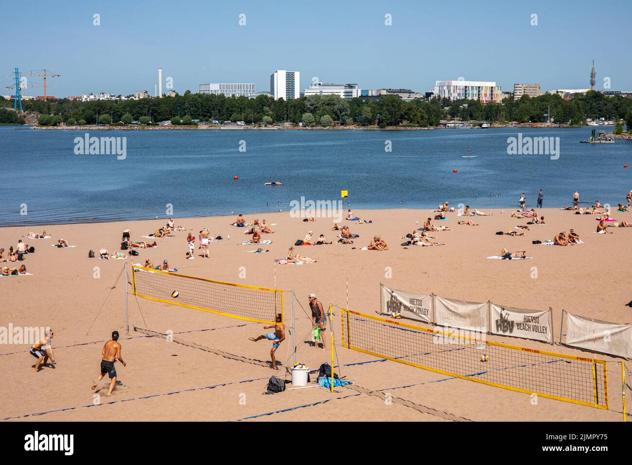 Hietsu Beach Volley Courts sulla spiaggia di Hietaniemi a Helsinki, Finlandia Foto Stock