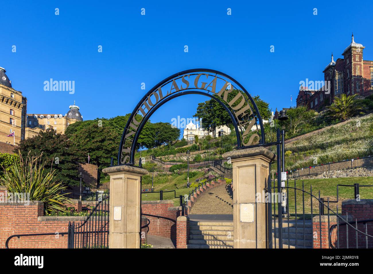 Ingresso ai St Nicholas Gardens sulla pittoresca South Bay di Scarborough, North Yorkshire Coast. Foto Stock