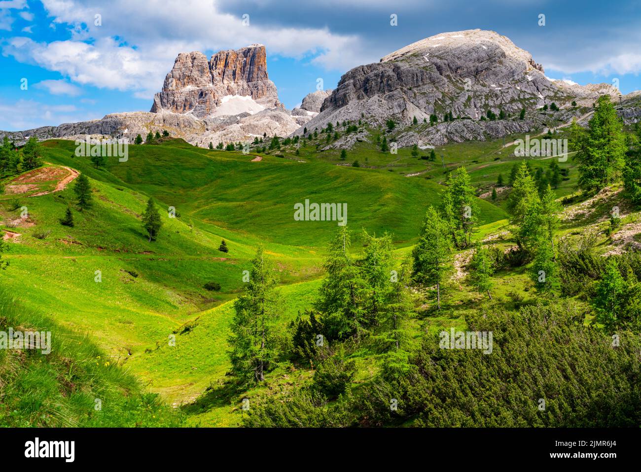 Paesaggio naturale delle Dolomiti con il Monte Averau del Gruppo Nuvolau. Foto Stock