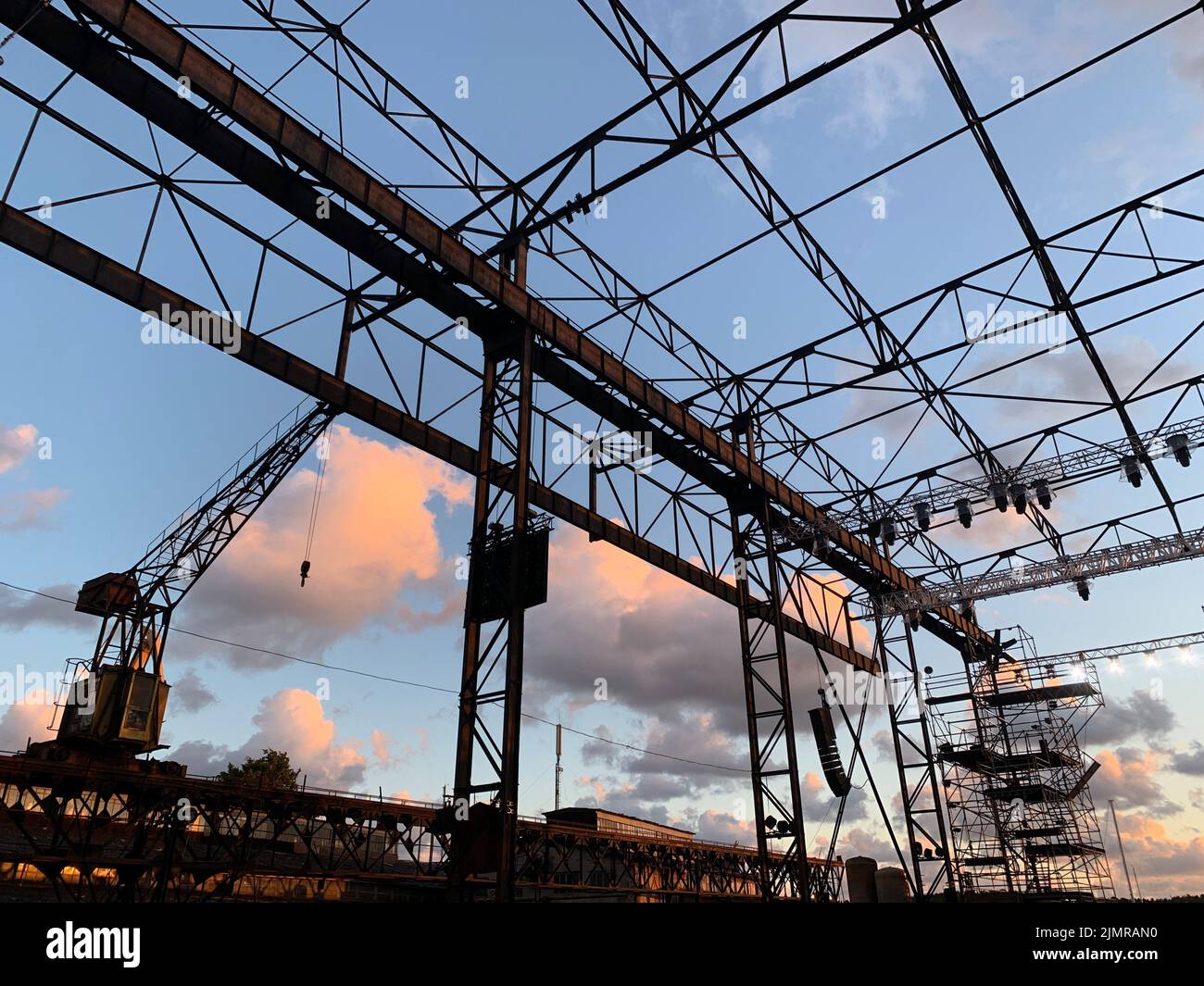 Silhouette di strutture marine, costruzione in metallo. Foto Stock