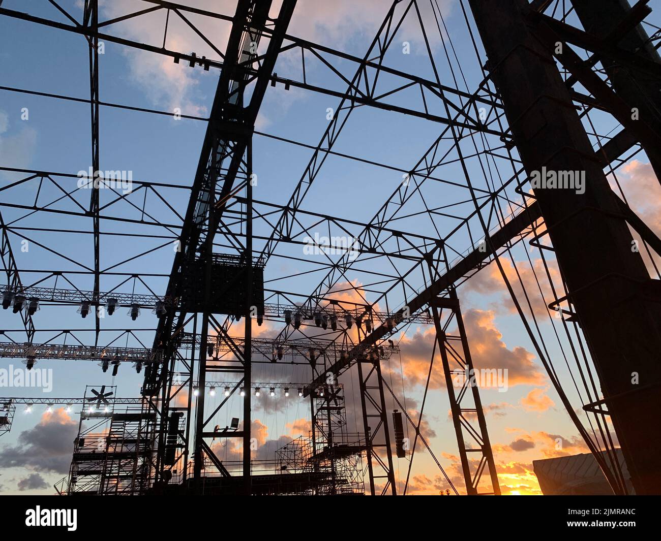 Silhouette di strutture marine, costruzione in metallo. Foto Stock