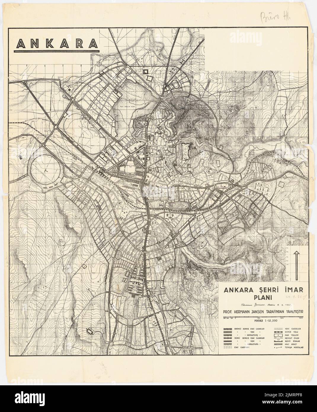 Jansen Hermann (1869-1945), piano di sviluppo totale Ankara (06.05.1932): Traffico Autobusver, piano di rotta attraverso un piano di base ridotto 1: 12500. Matita a pressione su carta, 65,3 x 53,8 cm (compresi i bordi di scansione) Jansen Hermann (1869-1945): Gesamtbebauungsplan Ankara Foto Stock