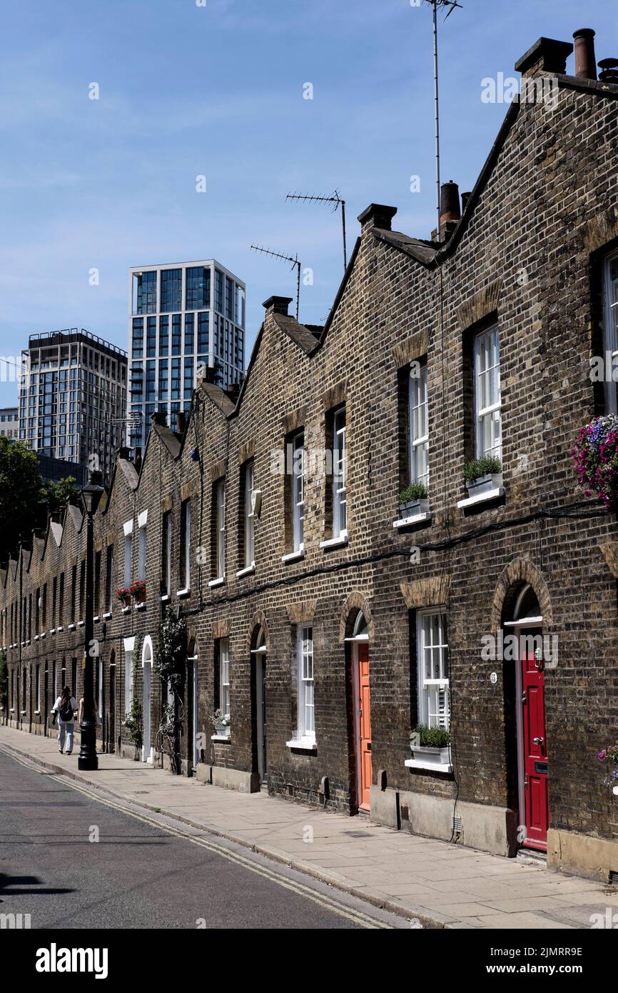 Fila di cottage dei lavoratori georgiani a schiera, Roulpell Street, Waterloo, Londra SE1. REGNO UNITO. Foto Stock