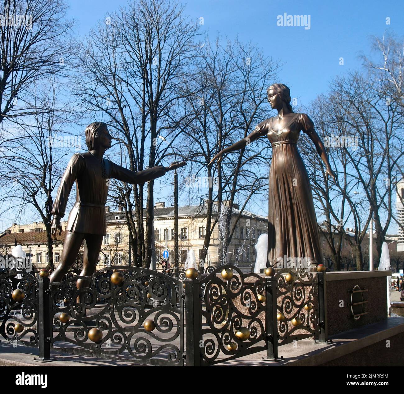 La graziosa città Ucraina di Lviv con le sue chiese e palazzi nel piccolo centro storico, che si riferiscono a suggestive e romantiche atmosfere Foto Stock