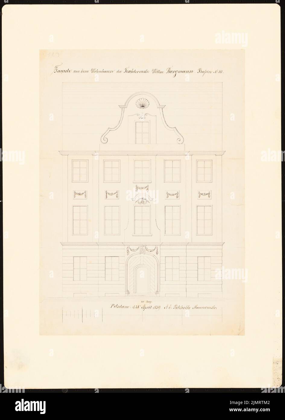 Gontard Carl von (1731-1791), Potsdam Citizens' Houses. Costruire registrazioni (cosiddetto Ziller-Folder) intorno al 1850. Edificio residenziale a Bassin 10 (costruito nel 1773) (28 maggio 1859): Facciata RISS (gioielli facciata, ecc Musschel su Giebel, Girlanden), (scala bar). Matita e inchiostro su carta, 46,4 x 33,7 cm (compresi i bordi di scansione) Gontard Carl von (1731-1791): Potsdamer Bürgerhäuser. Bauaufnahmen (sog. Ziller-Mappe) um 1850. Wohnhaus am Bassin 10 (Baujahr 1773) Foto Stock
