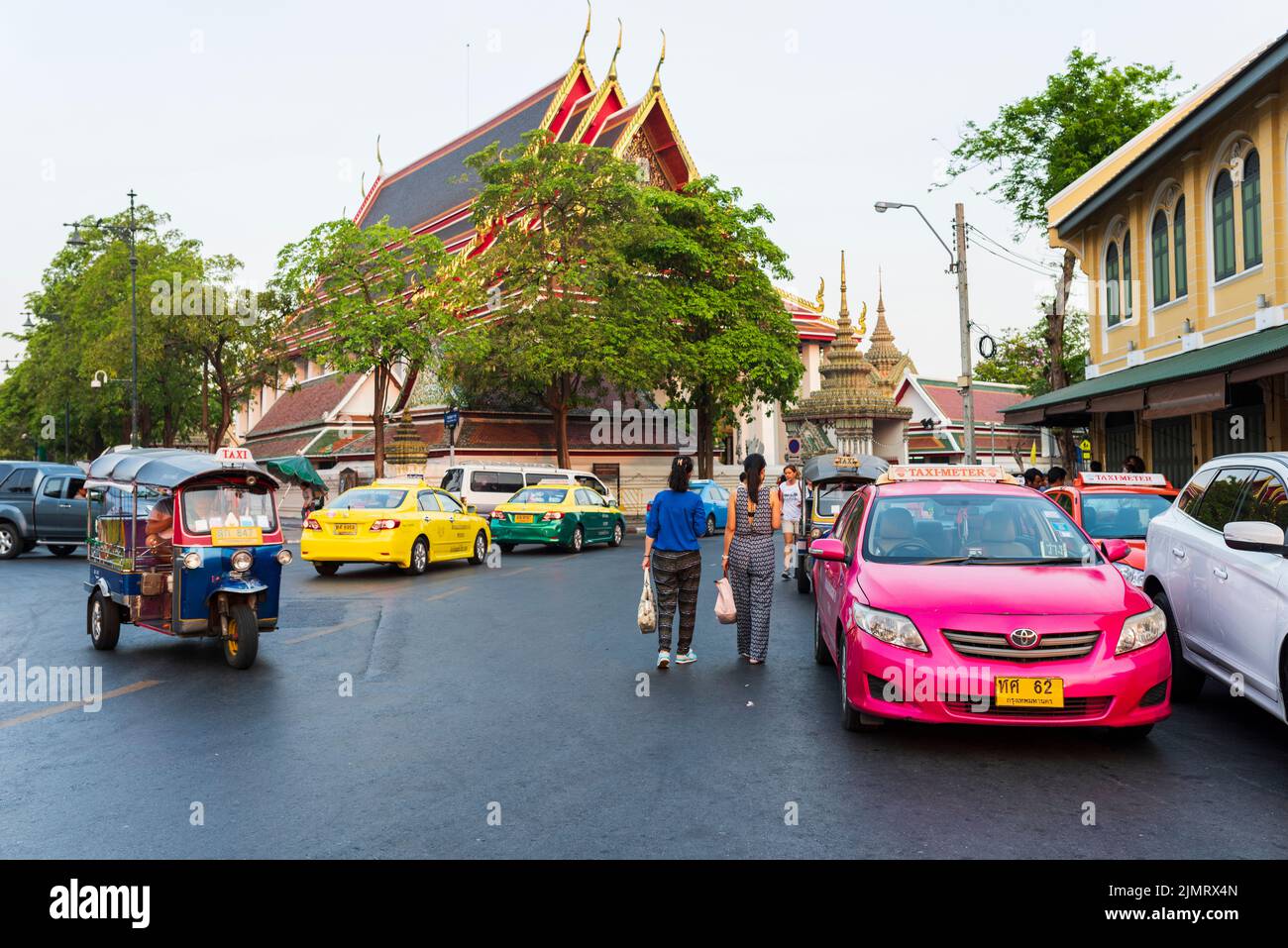 BANGKOK - THAILANDIA, 20 marzo 2016. Bangkok city Streets.Traffic e mezzi di trasporto convenzionali. Vita cittadina Foto Stock