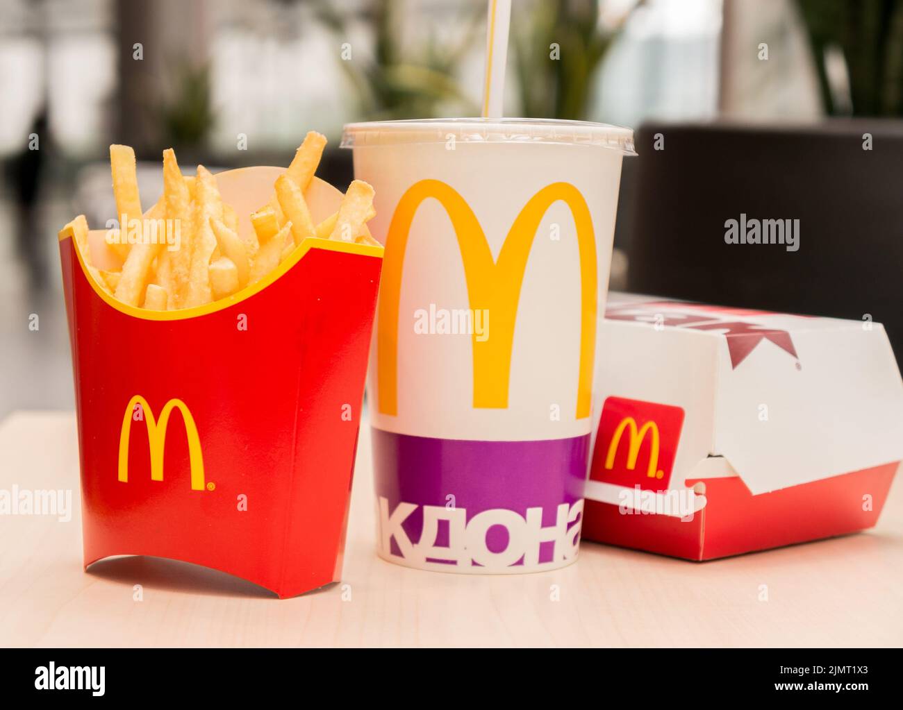 Mosca, Russia, 15 2018 marzo: Menu di hamburger McDonald's Big Mac, French Fries e Coca Cola Foto Stock