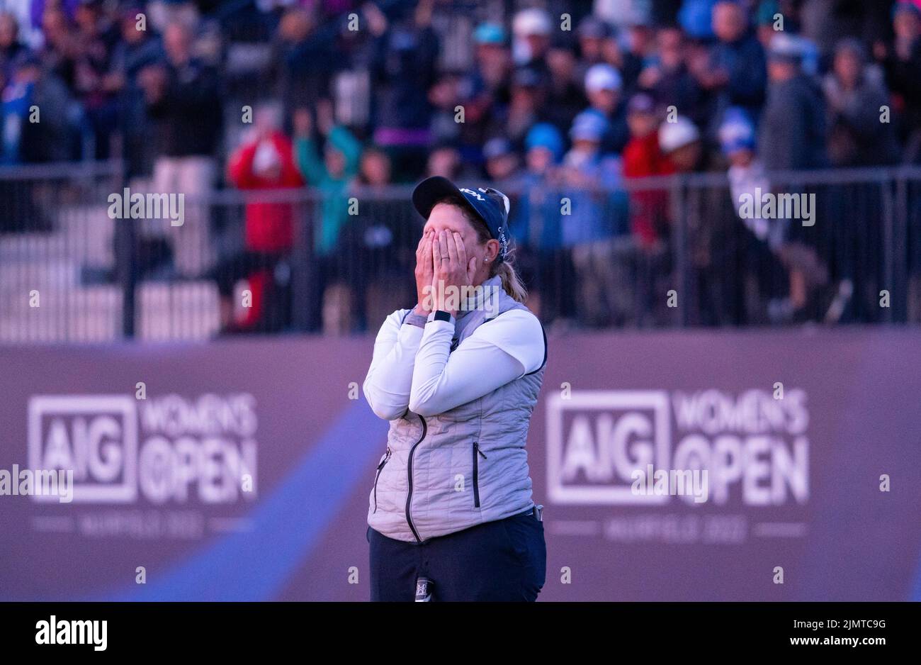 Gullane, Scozia, Regno Unito. 7th agosto 2022. Ultimo round del campionato AIG Women’s Open di golf a Muirfield, nella East Lothian. PIC; Ashleigh Buhai del Sudafrica festeggia il putt vincente su 4th buchi extra per vincere l’AIG Women’s Open a Muirfield questa sera. Ha battuto in Gee Chun della Corea del Sud sul buco supplementare 4th in un playoff dopo che entrambi i giocatori hanno finito dieci sotto il par. Iain Masterton/Alamy Live News Foto Stock