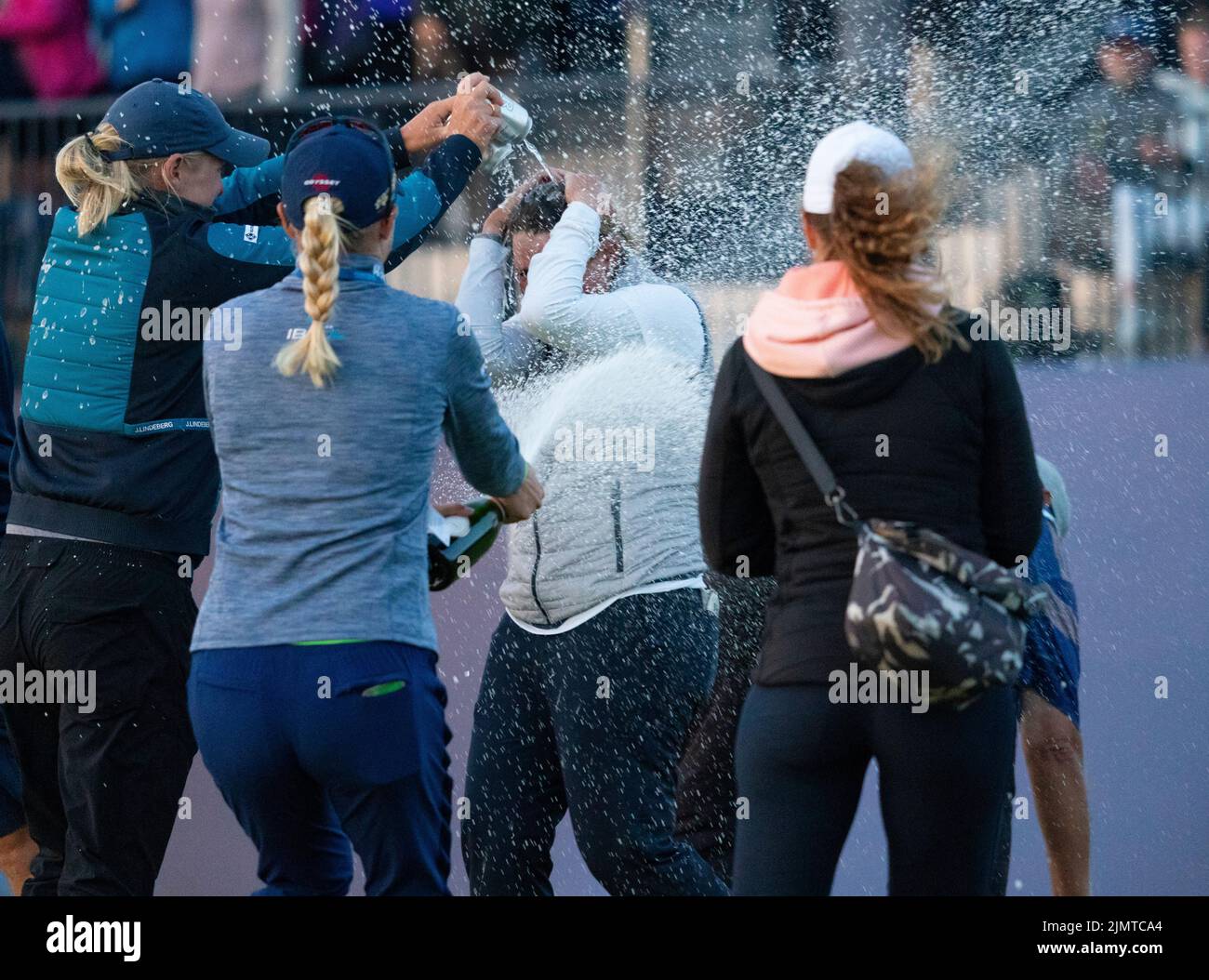 Gullane, Scozia, Regno Unito. 7th agosto 2022. Ultimo round del campionato AIG Women’s Open di golf a Muirfield, nella East Lothian. PIC; Ashleigh Buhai del Sudafrica festeggia il putt vincente su 4th buchi extra per vincere l’AIG Women’s Open a Muirfield questa sera. Ha battuto in Gee Chun della Corea del Sud sul buco supplementare 4th in un playoff dopo che entrambi i giocatori hanno finito dieci sotto il par. Iain Masterton/Alamy Live News Foto Stock