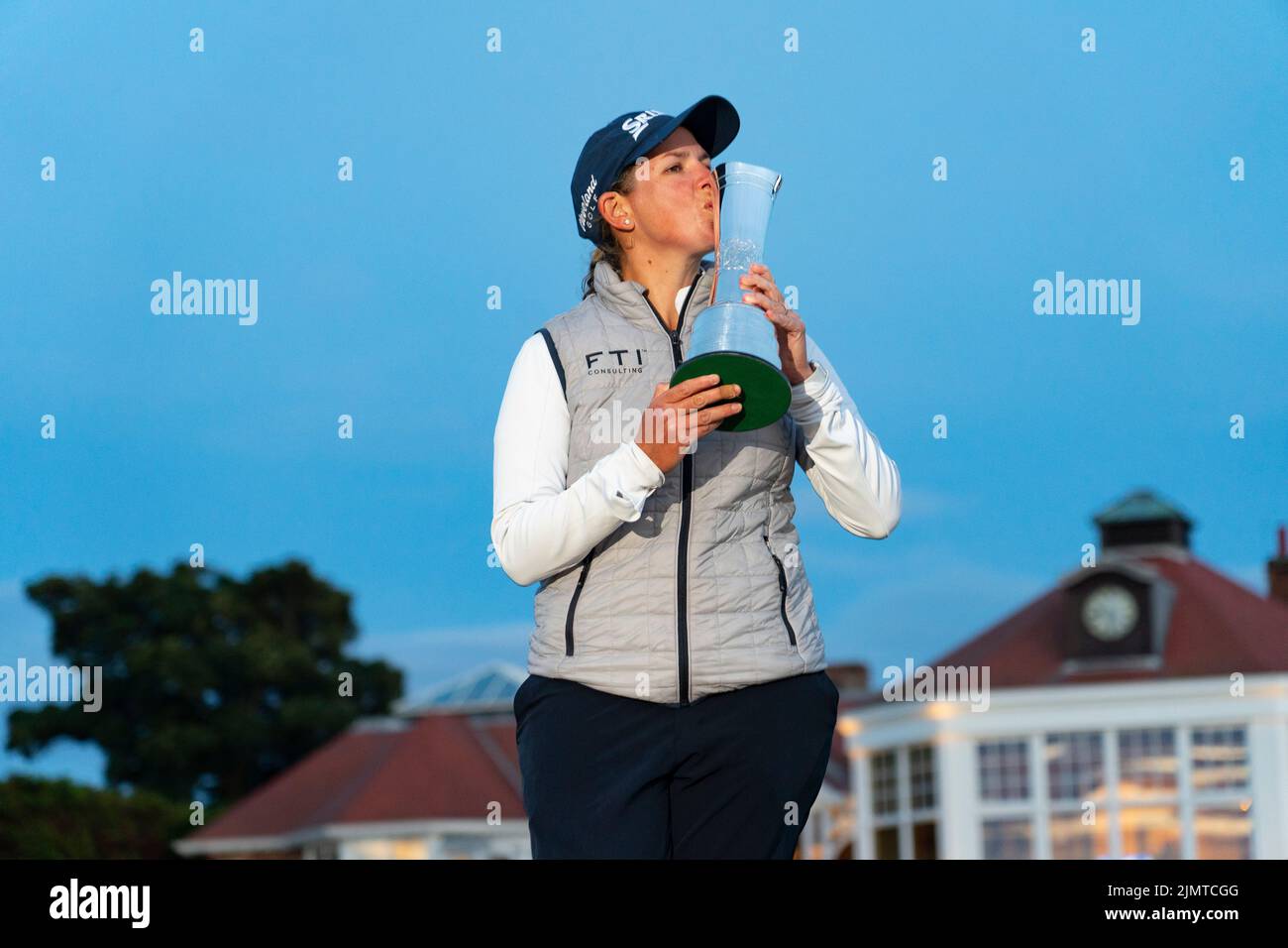 Gullane, Scozia, Regno Unito. 7th agosto 2022. Ultimo round del campionato AIG Women’s Open di golf a Muirfield, nella East Lothian. PIC; Ashleigh Buhai del Sudafrica festeggia il putt vincente su 4th buchi extra per vincere l’AIG Women’s Open a Muirfield questa sera. Ha battuto in Gee Chun della Corea del Sud sul buco supplementare 4th in un playoff dopo che entrambi i giocatori hanno finito dieci sotto il par. Iain Masterton/Alamy Live News Foto Stock