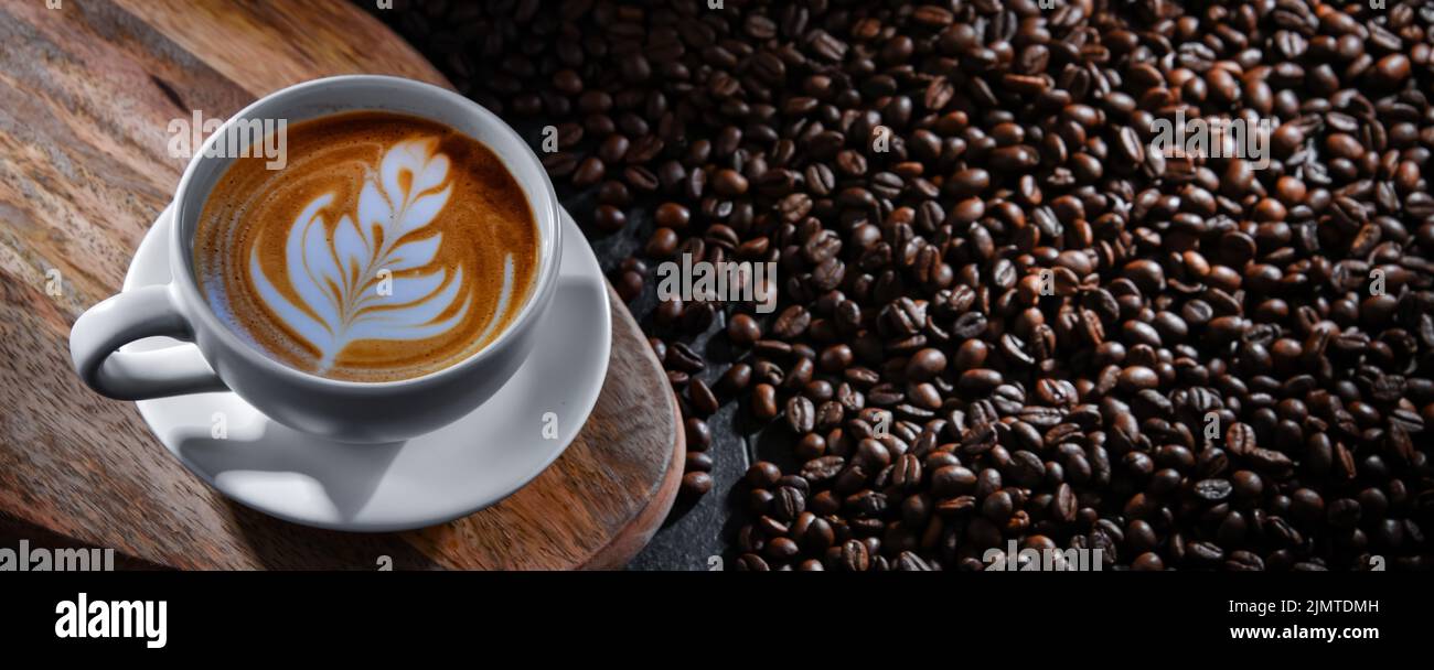 Composizione con una tazza di caffè. Foto Stock