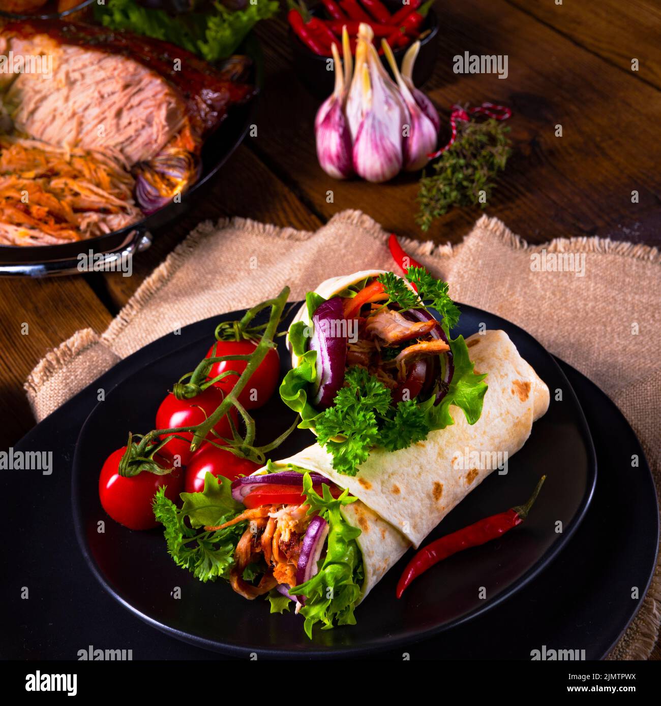 Gustoso filetto di maiale con verdure. Foto Stock