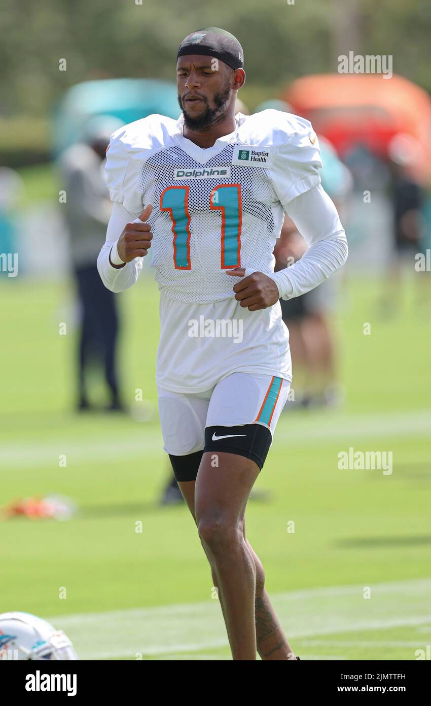 Miami. FL USA; ricevitore largo Cedrick Wilson Jr. (11) durante il Miami Dolphins Training Camp, sabato 6 agosto 2022, al Baptist Health Training Complex Foto Stock