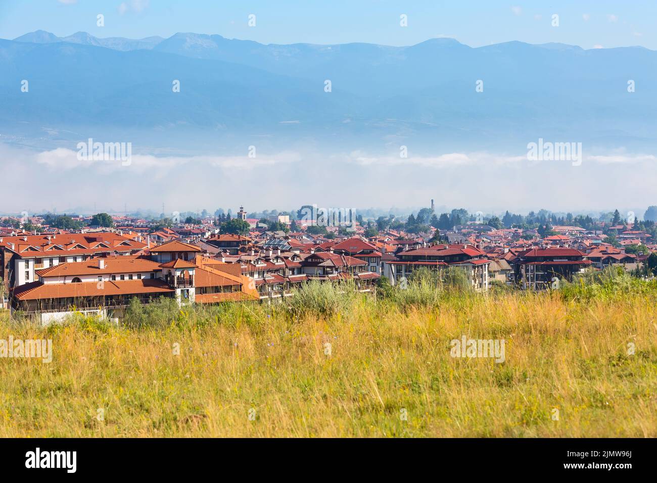 Panorama estivo a Bansko, Bulgaria Foto Stock