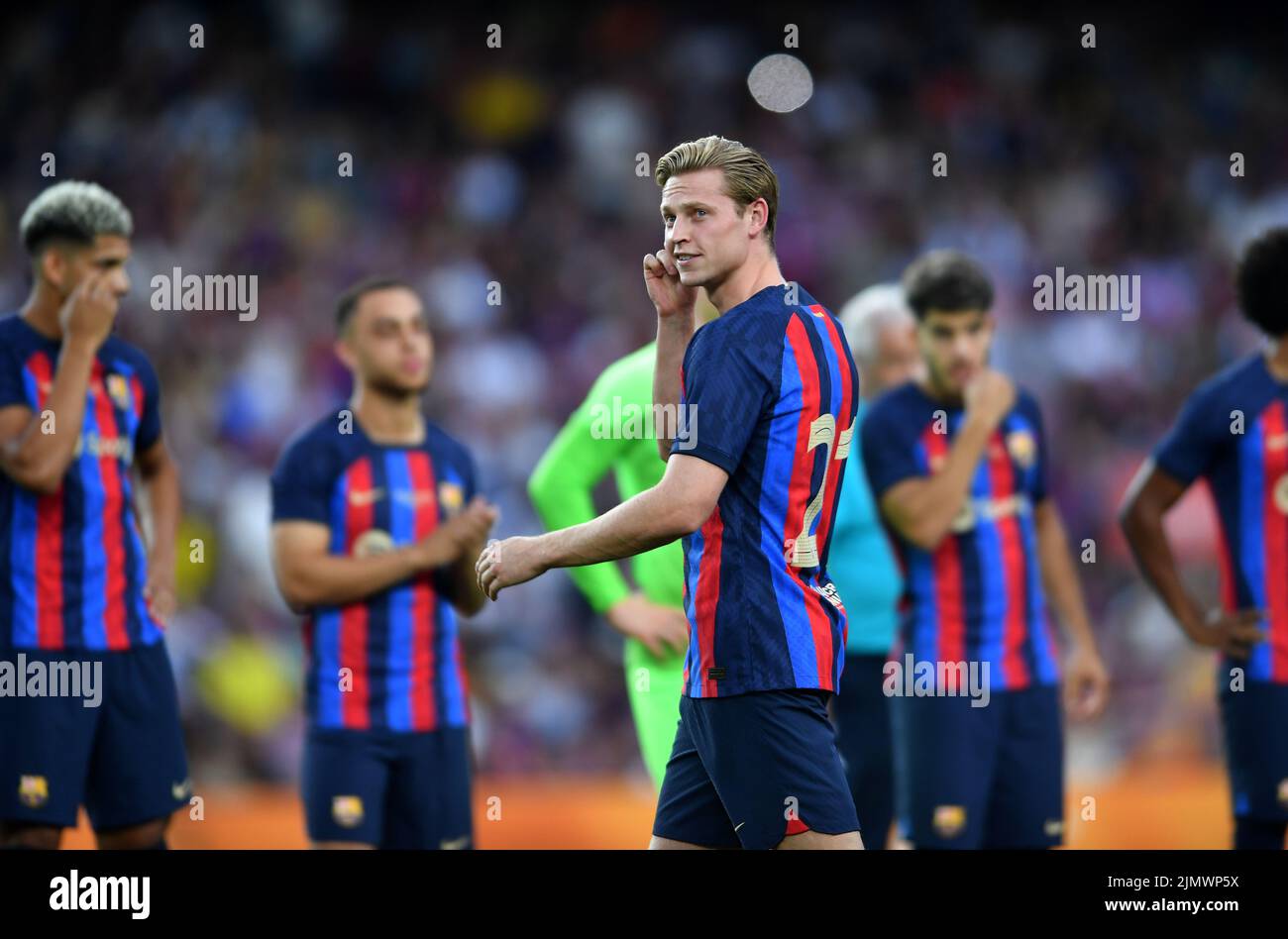 Barcelona,Spain.07 August,2022. FC Barcelona contro Pumas UNAM Frenkie de Jong (21) del FC Barcelona prima della partita tra FC Barcelona e Pumas UNAM corrispondente al trofeo Joan Gamper allo stadio Camp Nou di Barcellona, Spagna. Credit: Rosdemora/Alamy Live News Foto Stock