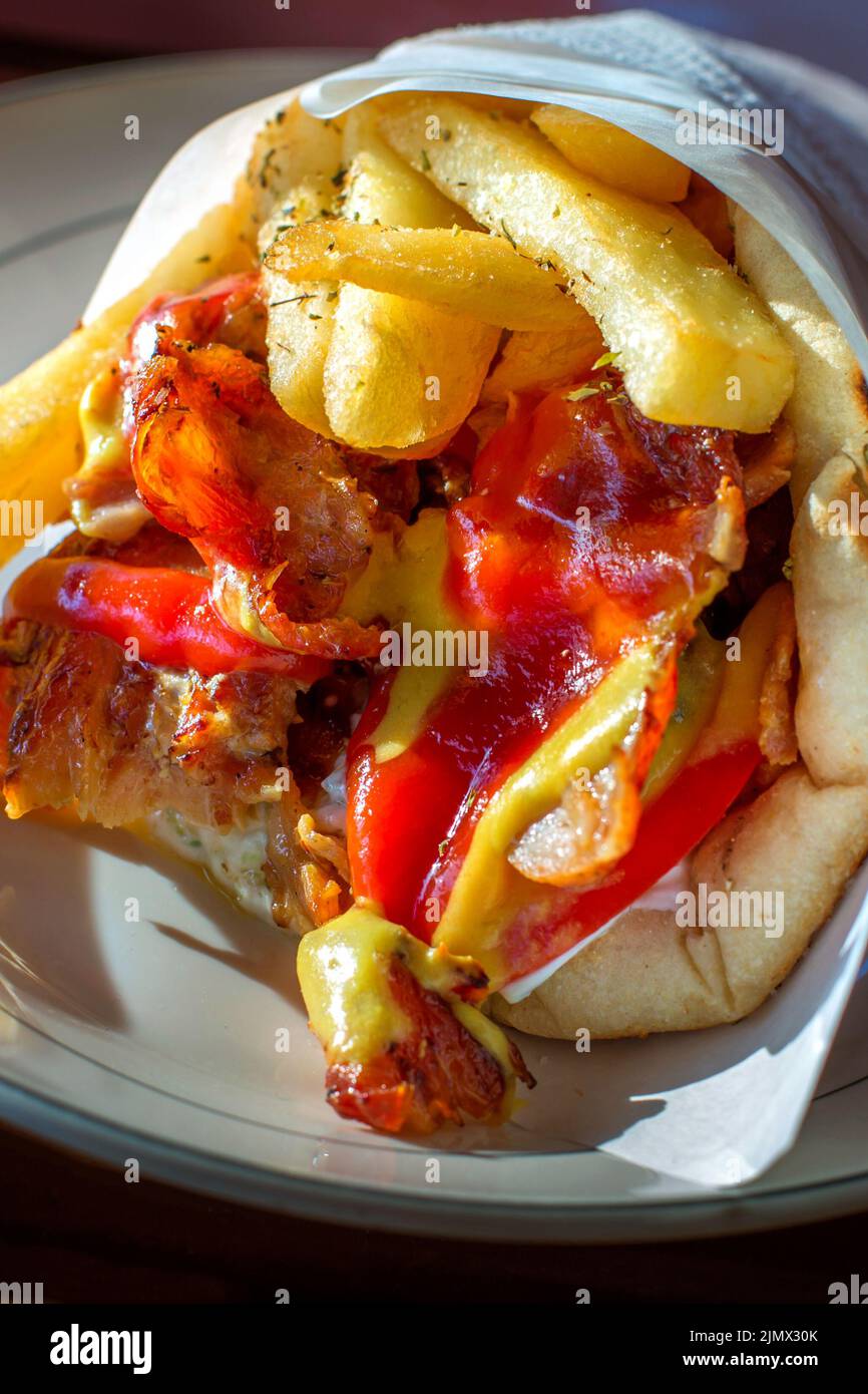 Gyros greci avvolti in pita pane Foto Stock