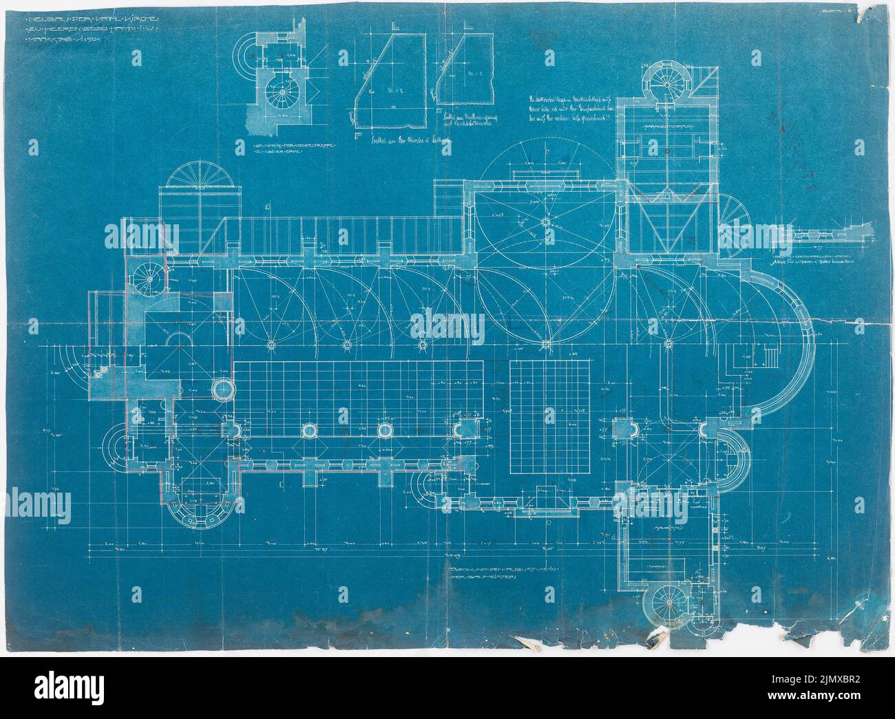 Klomp Johannes Franziskus (1865-1946), cuore della Chiesa di Gesù (con le vicarie), Heeren-Werve (08,1910): Pianta della chiesa 1:50 e dettagli base 1:1. Matita colorata su carta, 69,1 x 94 cm (compresi i bordi di scansione) Klomp Johannes Franziskus (1865-1946): Herz-Jesu-Kirche (mit Vikarie), Heeren-Werve Foto Stock
