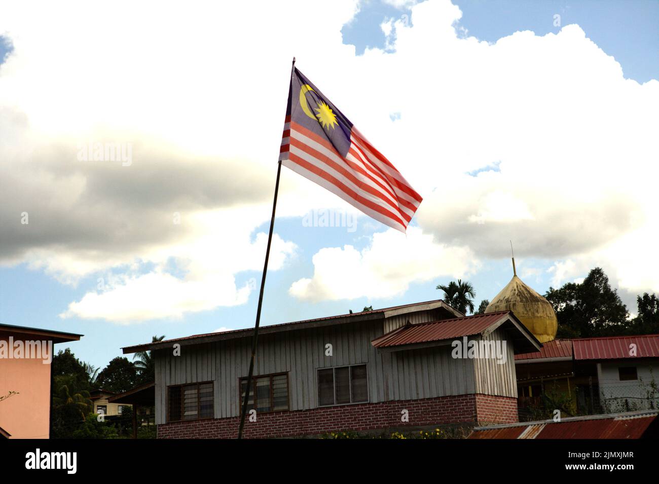 Bandiera nazionale della Malesia a Kampung Luanti Baru, Ranau, Sabah, Malesia. Foto Stock