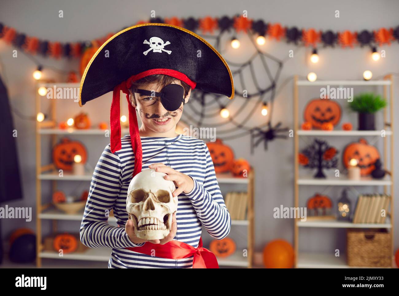 Ritratto di bambino piccolo ragazzo in costume su Halloween Foto Stock