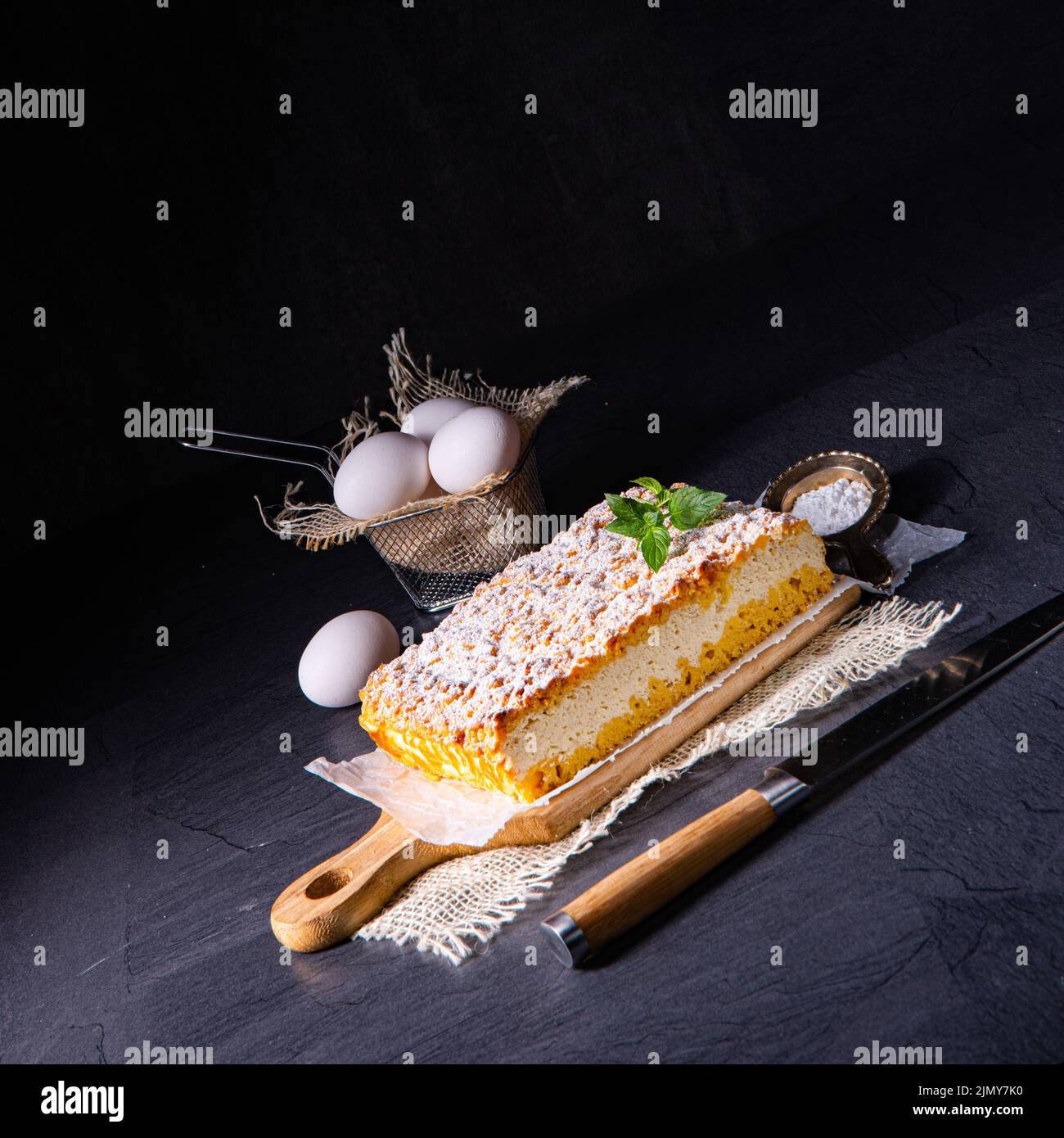 Cheesecake dalla teglia con crumble Foto Stock