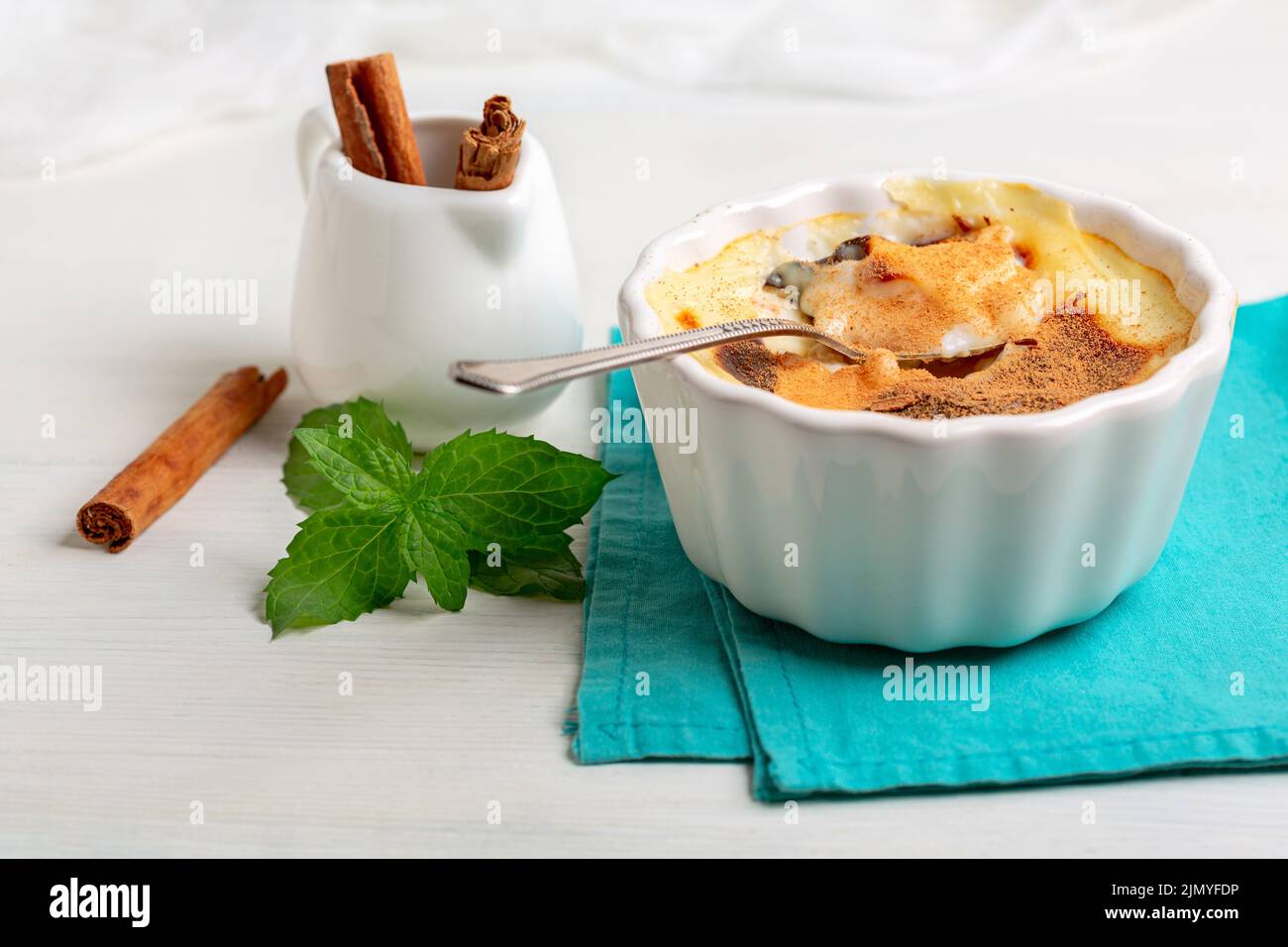 Budino di riso turco con cannella. Foto Stock